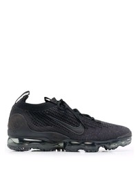 schwarze Sportschuhe von Nike