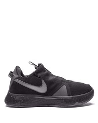 schwarze Sportschuhe von Nike