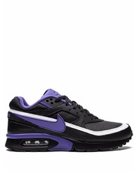 schwarze Sportschuhe von Nike