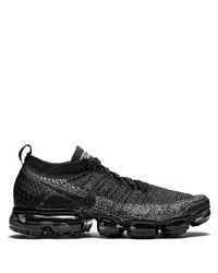 schwarze Sportschuhe von Nike