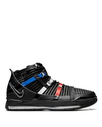 schwarze Sportschuhe von Nike