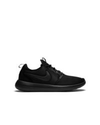 schwarze Sportschuhe von Nike