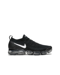 schwarze Sportschuhe von Nike