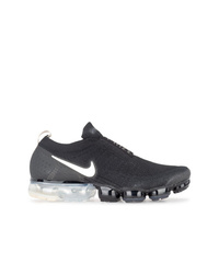 schwarze Sportschuhe von Nike