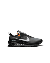 schwarze Sportschuhe von Nike