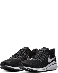 schwarze Sportschuhe von Nike