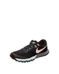 schwarze Sportschuhe von Nike