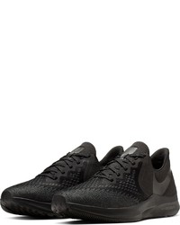 schwarze Sportschuhe von Nike