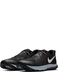 schwarze Sportschuhe von Nike