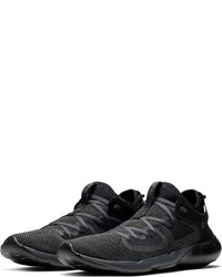 schwarze Sportschuhe von Nike