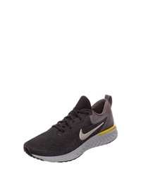 schwarze Sportschuhe von Nike