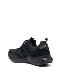 schwarze Sportschuhe von Asics