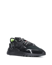 schwarze Sportschuhe von adidas