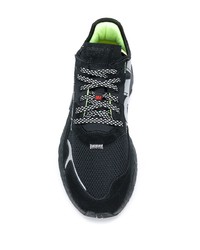 schwarze Sportschuhe von adidas