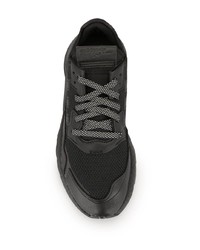 schwarze Sportschuhe von adidas