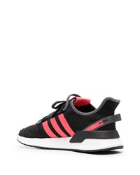 schwarze Sportschuhe von adidas