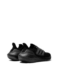 schwarze Sportschuhe von adidas