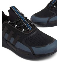 schwarze Sportschuhe von adidas