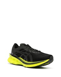 schwarze Sportschuhe von Asics