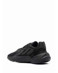 schwarze Sportschuhe von adidas