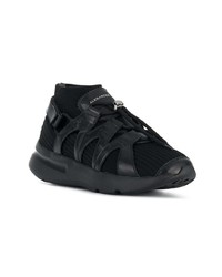 schwarze Sportschuhe von Alexander McQueen