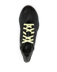 schwarze Sportschuhe von adidas