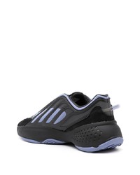 schwarze Sportschuhe von adidas