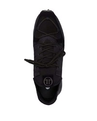 schwarze Sportschuhe von Leandro Lopes