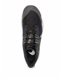 schwarze Sportschuhe von Nike