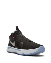 schwarze Sportschuhe von Nike