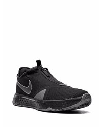 schwarze Sportschuhe von Nike