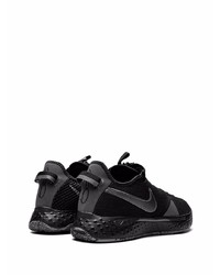 schwarze Sportschuhe von Nike