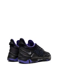 schwarze Sportschuhe von Nike