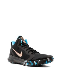 schwarze Sportschuhe von Nike