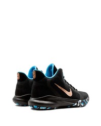 schwarze Sportschuhe von Nike