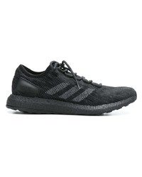 schwarze Sportschuhe von adidas