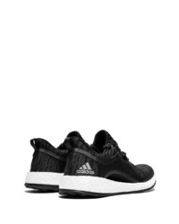 schwarze Sportschuhe von adidas