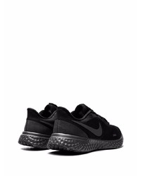 schwarze Sportschuhe von Nike