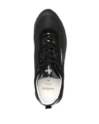 schwarze Sportschuhe von Ghoud