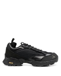 schwarze Sportschuhe von Roa