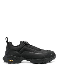 schwarze Sportschuhe von Roa