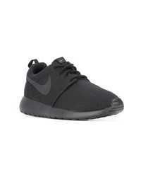 schwarze Sportschuhe von Nike