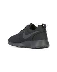 schwarze Sportschuhe von Nike