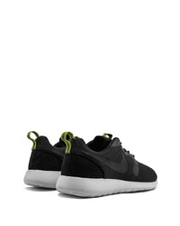 schwarze Sportschuhe von Nike