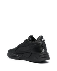 schwarze Sportschuhe von Puma