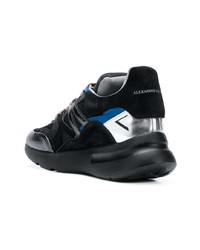 schwarze Sportschuhe von Alexander McQueen