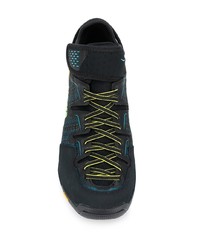 schwarze Sportschuhe von Hoka One One