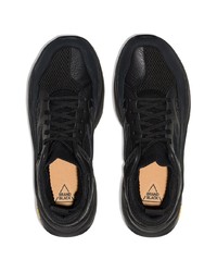 schwarze Sportschuhe von BRANDBLACK