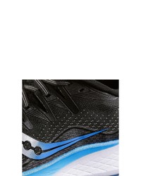 schwarze Sportschuhe von Saucony