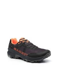 schwarze Sportschuhe von Mammut